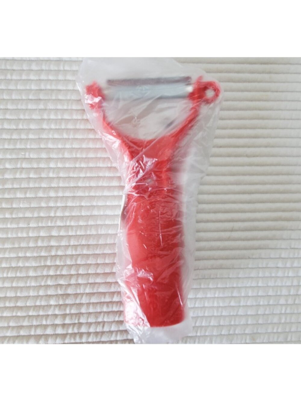 Tupperware Universal Vegetable Peeler New Red kitchen Tool Potato Eye 5"